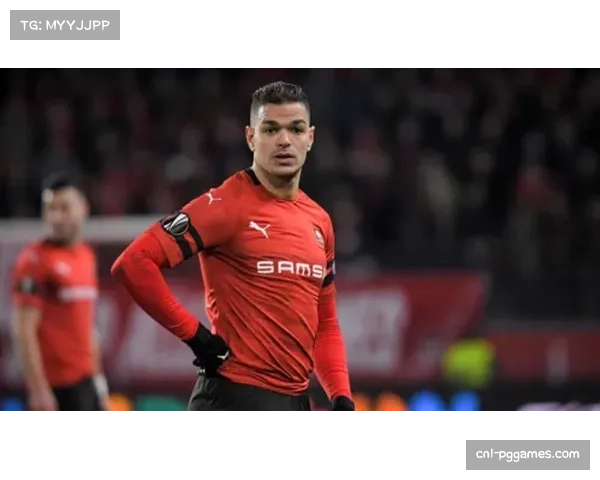 特写：前法国国脚本阿尔法现身看台，观战里昂旧主比赛